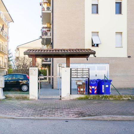 Parma Fiere Studio Con Parcheggio E Balcone Lägenhet Exteriör bild