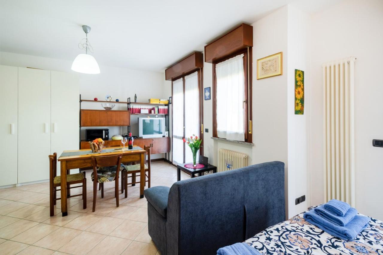 Parma Fiere Studio Con Parcheggio E Balcone Lägenhet Exteriör bild