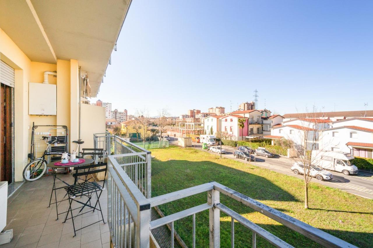 Parma Fiere Studio Con Parcheggio E Balcone Lägenhet Exteriör bild