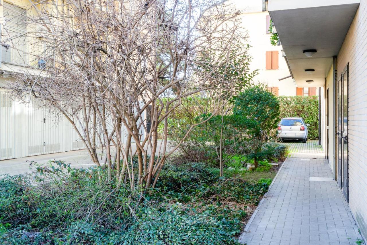Parma Fiere Studio Con Parcheggio E Balcone Lägenhet Exteriör bild